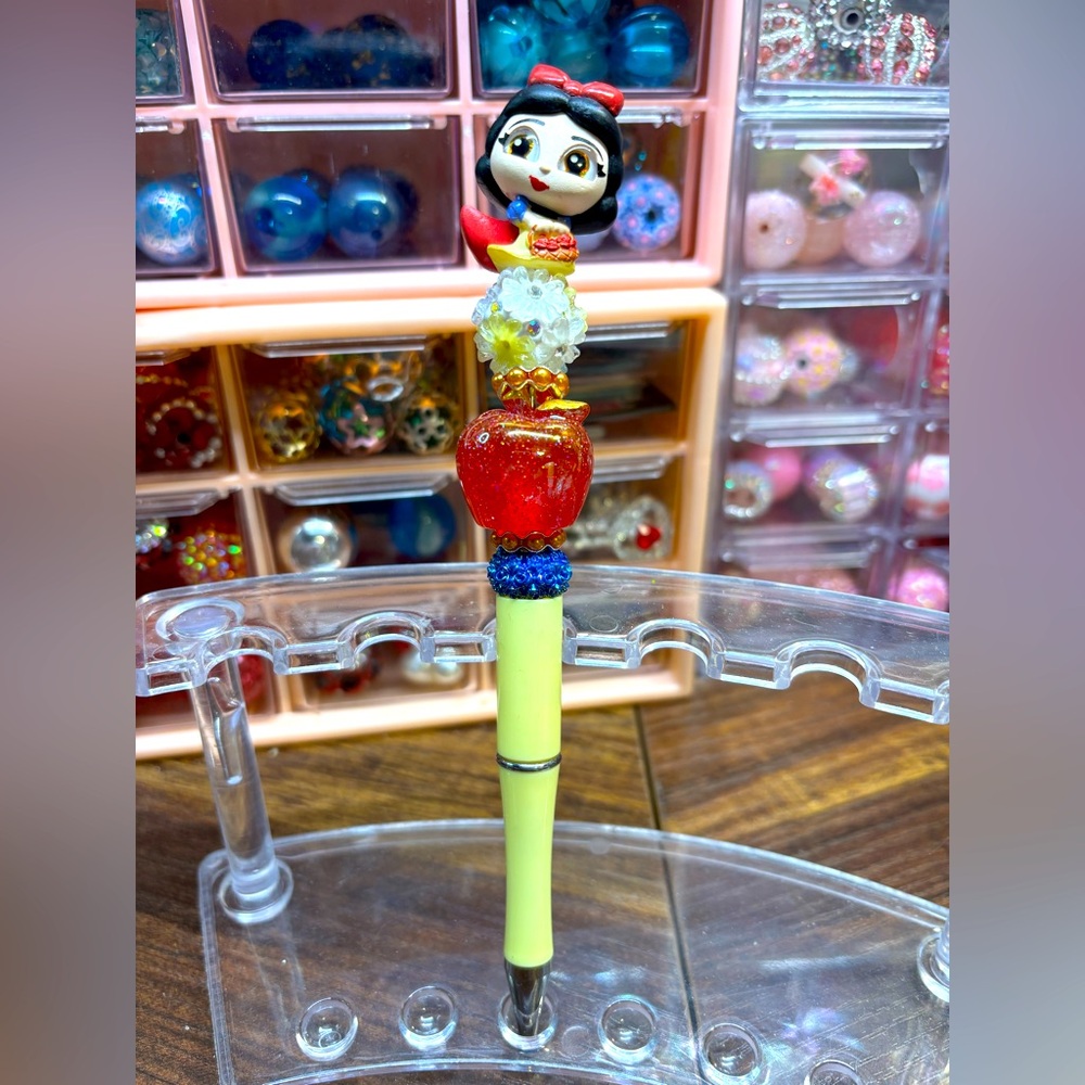 Snow white beaded pen
